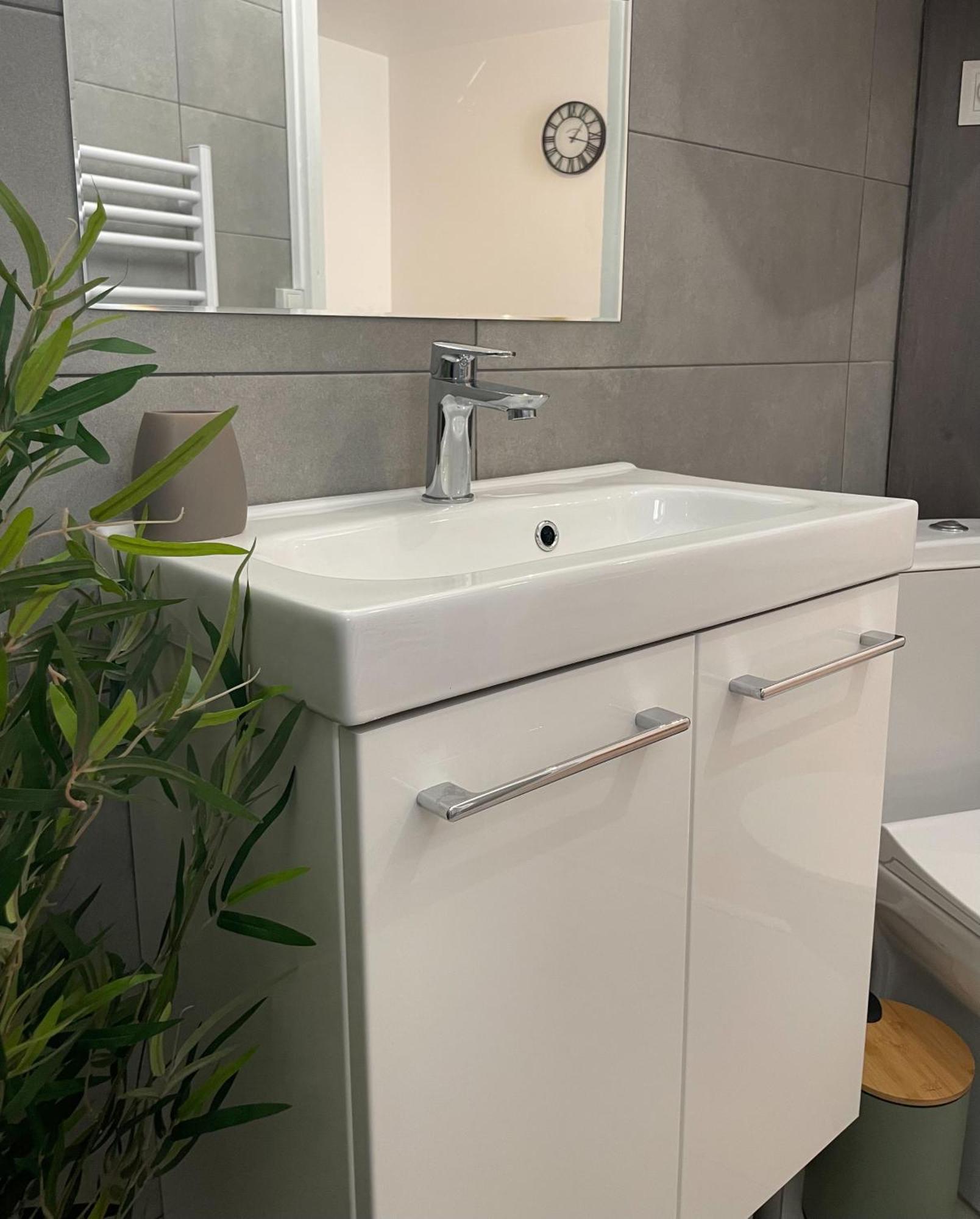 Escapade Ardechoise - Parking Gratuit - Chateau A 2 Pas Apartment *